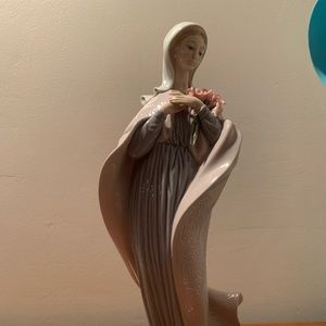 BEAUTIFUL LLADRO FLOWER WOMAN